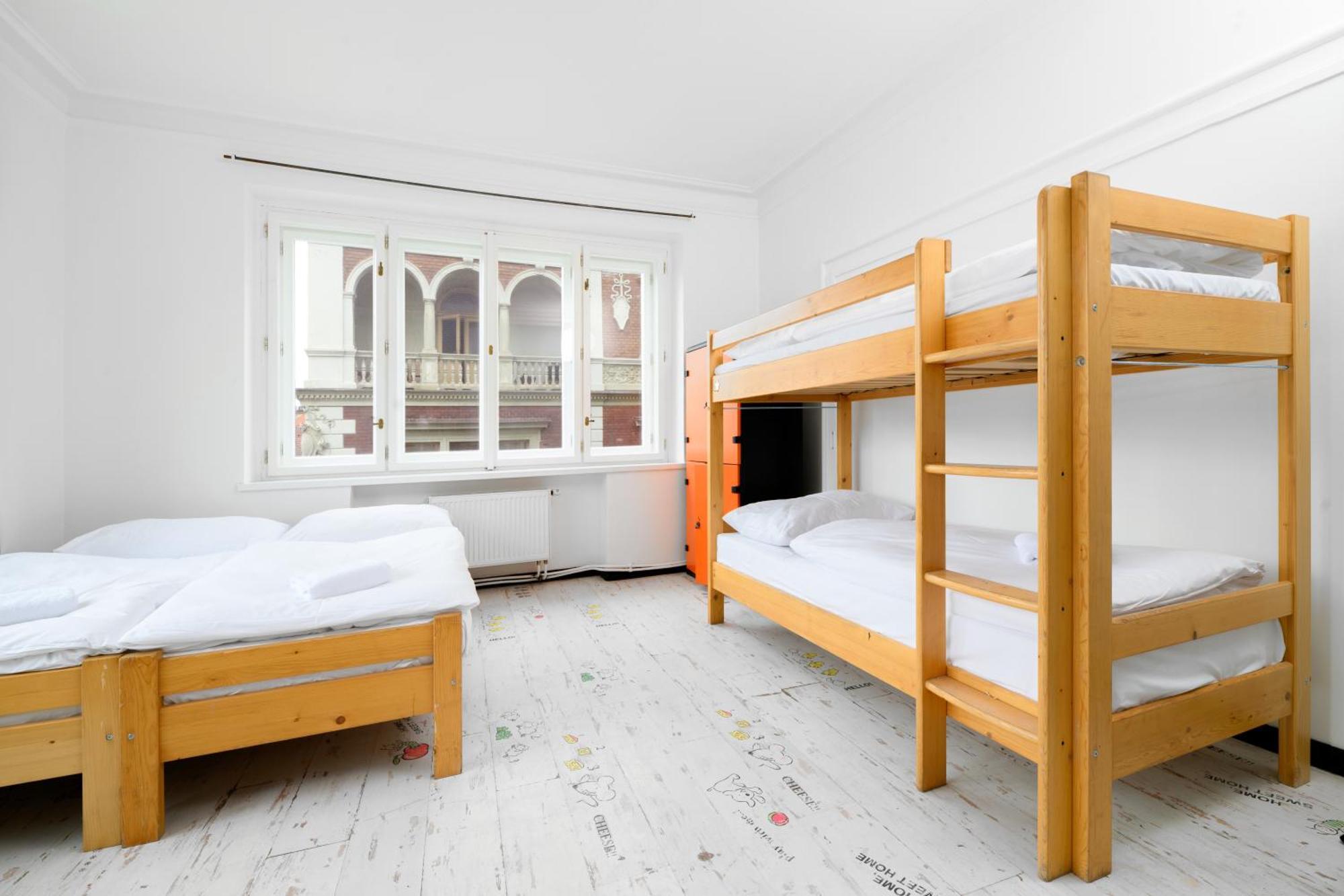 Benedikt City Center Hostel Praha Bagian luar foto