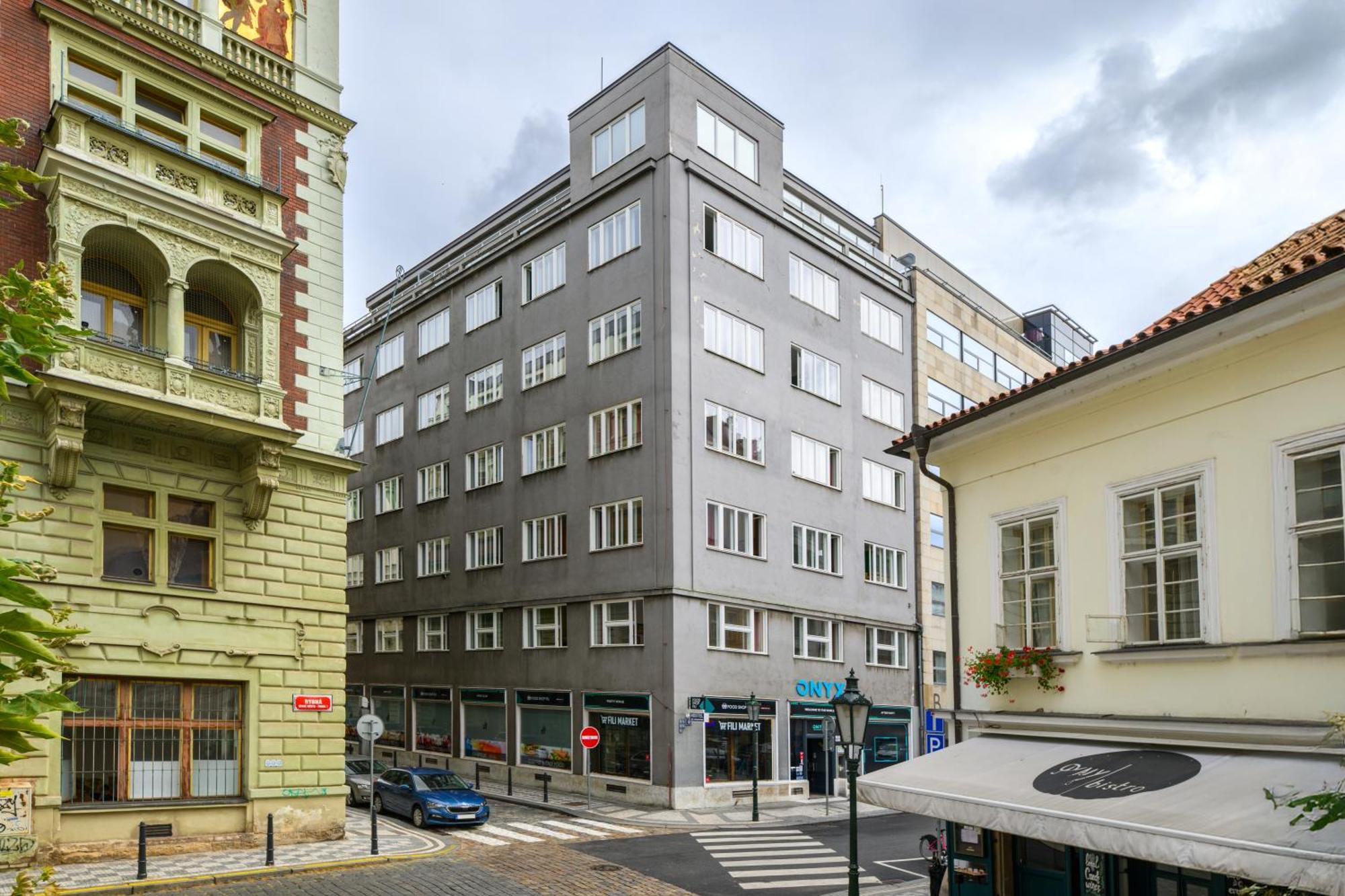 Benedikt City Center Hostel Praha Bagian luar foto