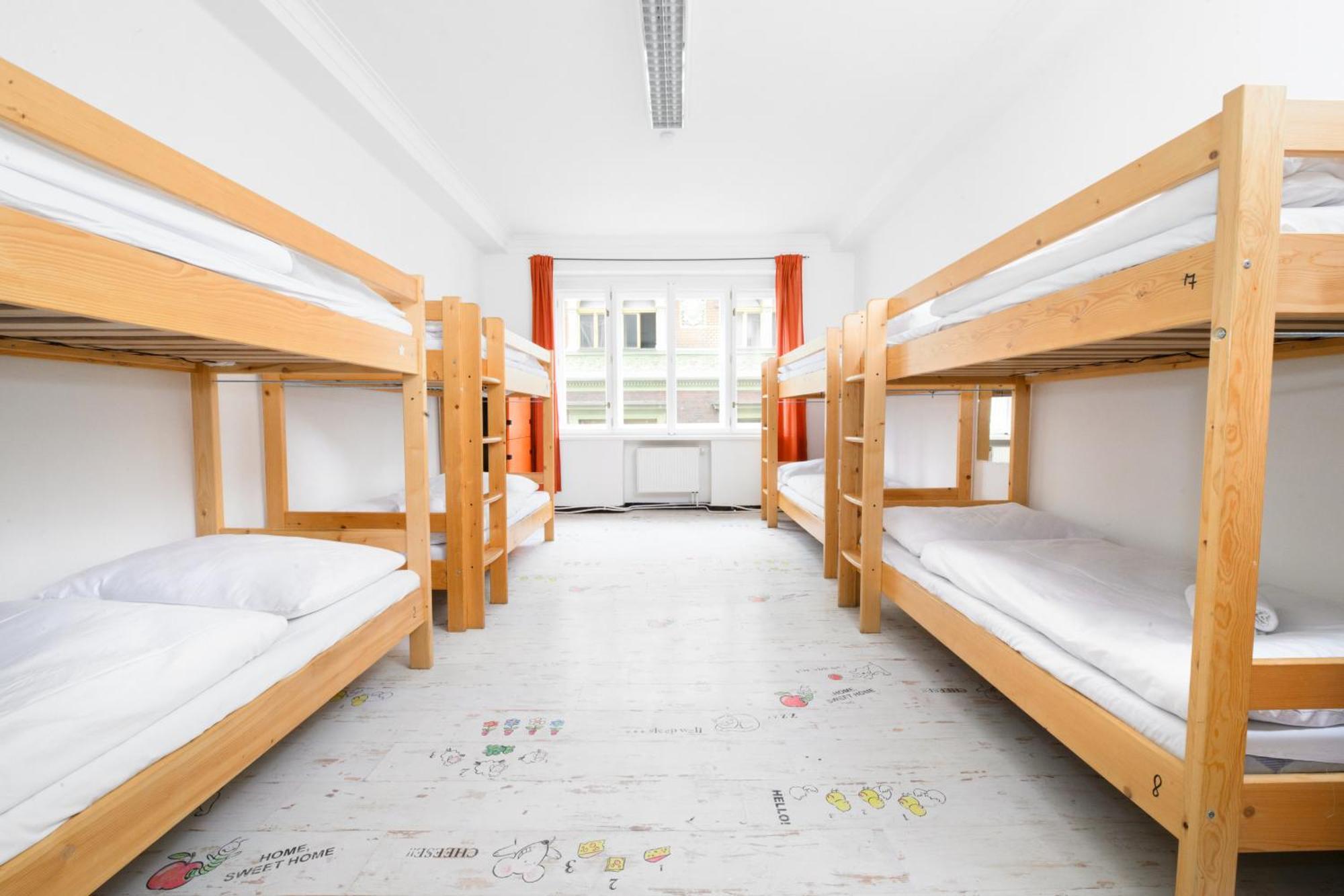 Benedikt City Center Hostel Praha Bagian luar foto