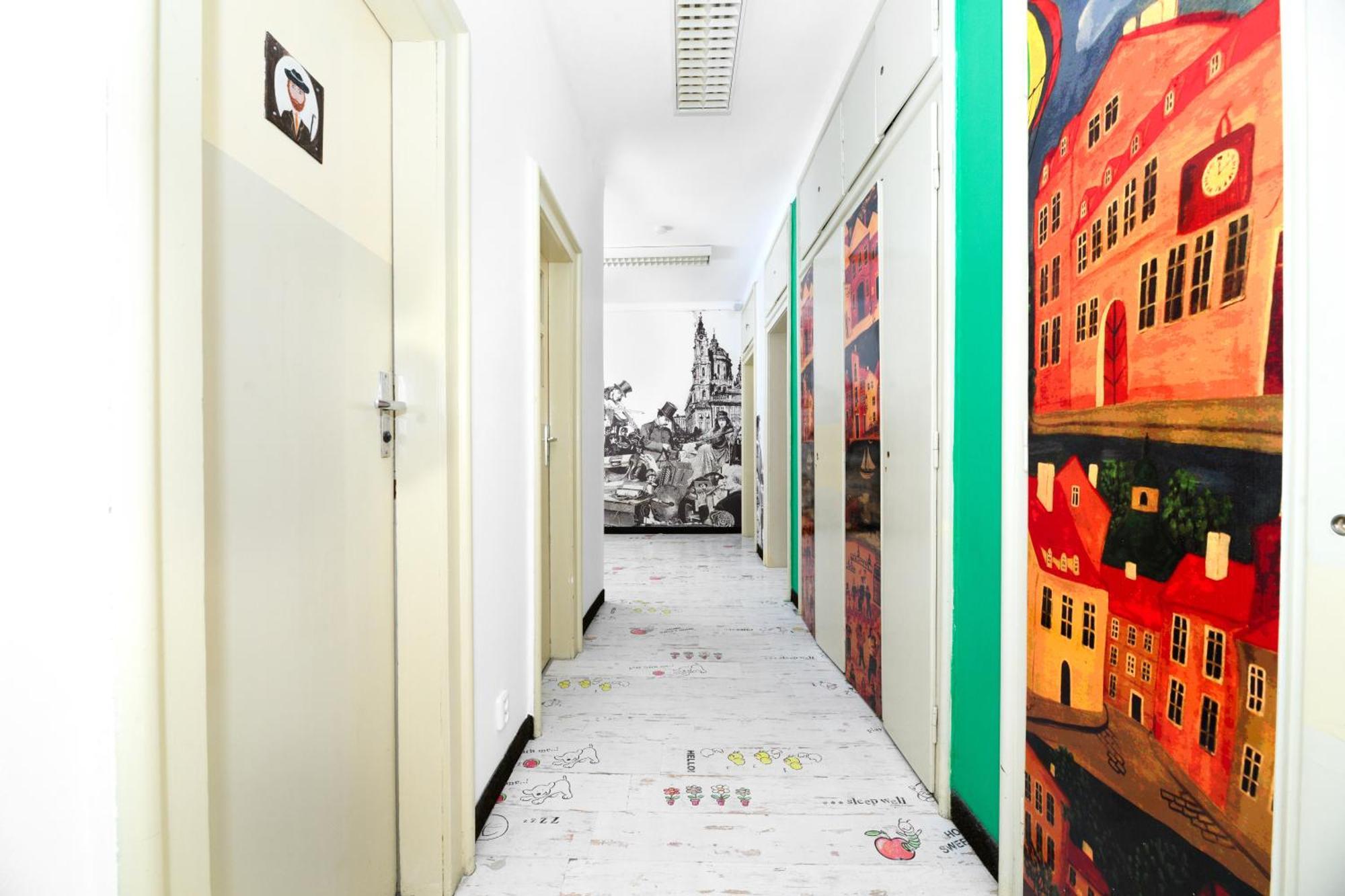 Benedikt City Center Hostel Praha Bagian luar foto