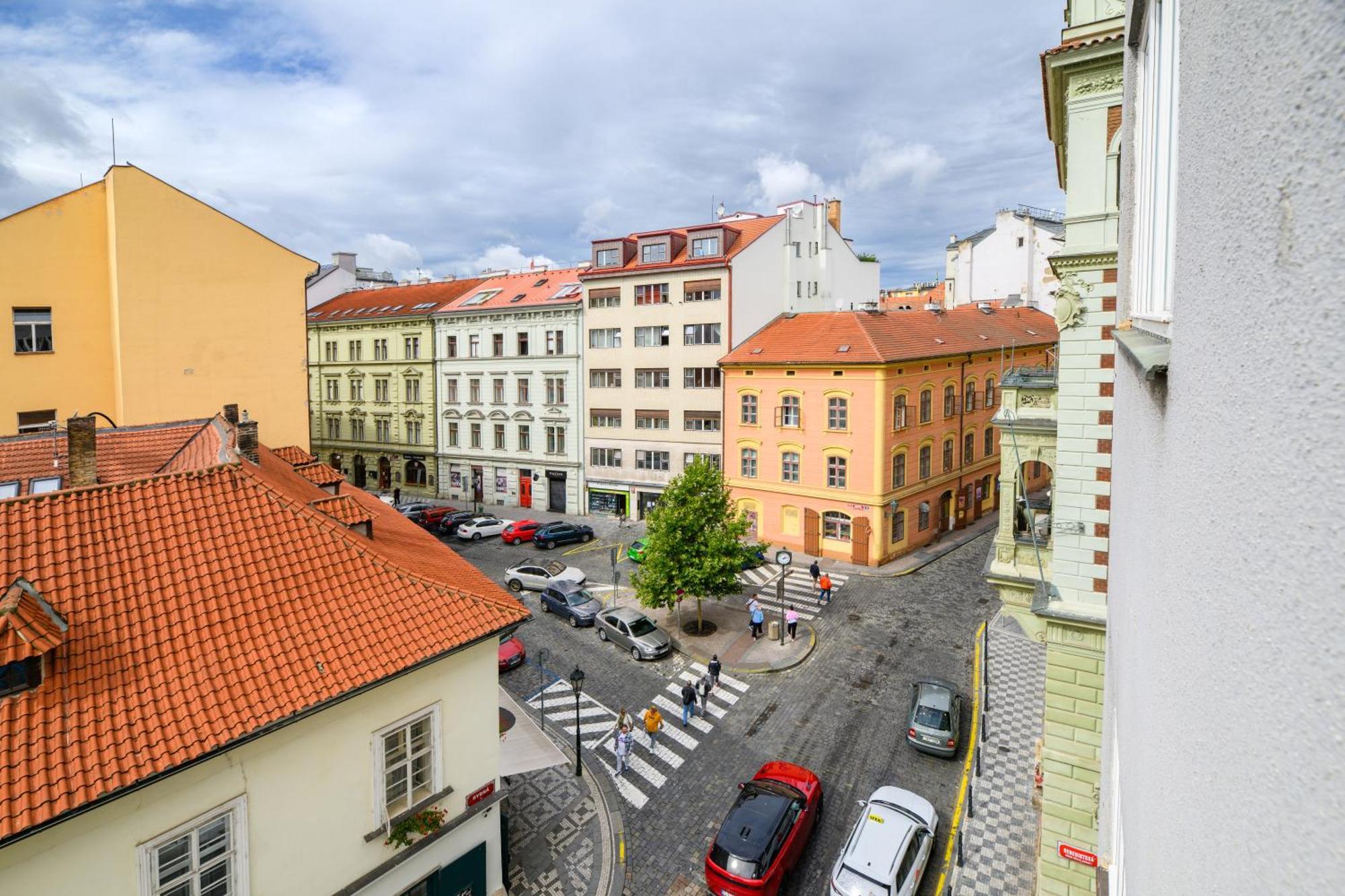 Benedikt City Center Hostel Praha Bagian luar foto