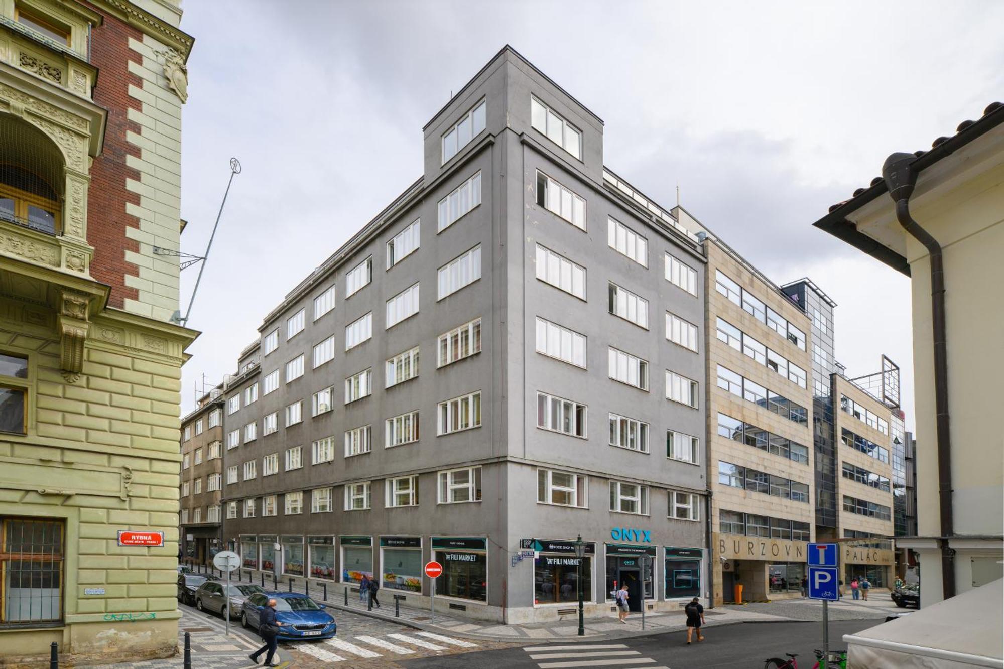 Benedikt City Center Hostel Praha Bagian luar foto